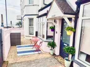 Bexhill Beautiful Sea Front Bungalow